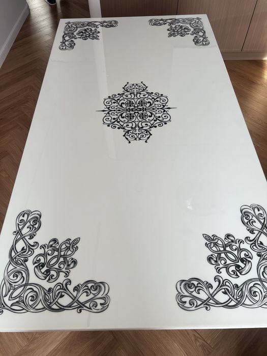 Продам обеденный стол в хорошем состоянии, цена договорная