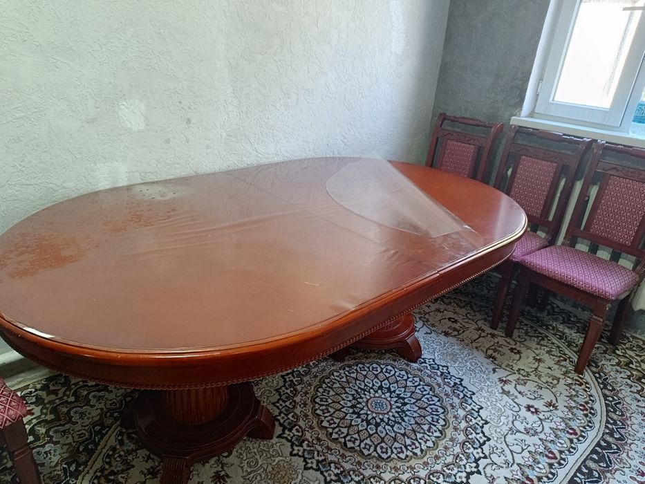 Продам кухонный стол со стульями