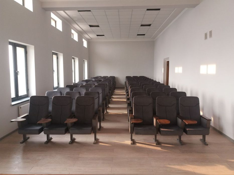 Konferensiya, teatr va akt zallari uchun kreslolar sotiladi