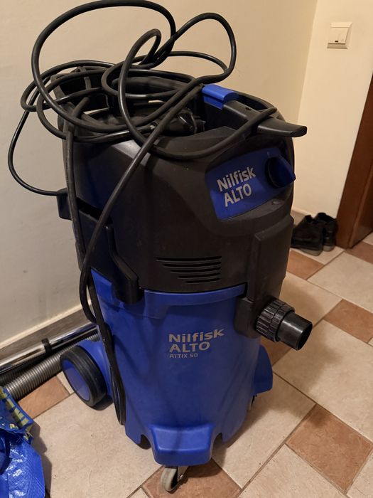 Aspirator profesional Nilfisk