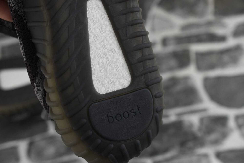 Маратонки Adidas Yeezy boost - нови 45 1/2