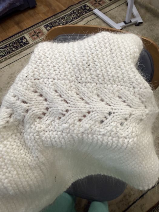 Продается набор: берет с шарфом (ангора, шерсть)