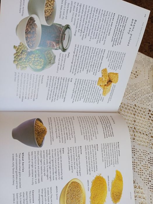 НОВА кулинарна книга на английски език Organic cooking