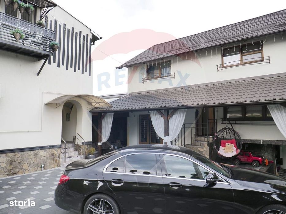 Casă / Vilă cu 9 camere de vânzare