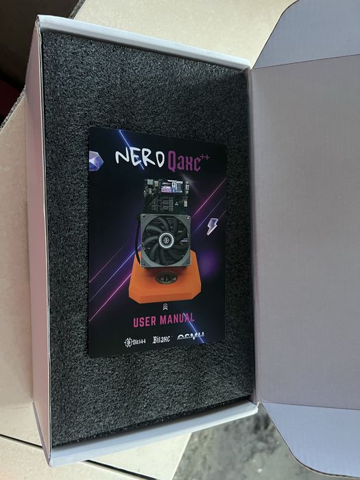 Dispozitiv de minare Bitcoin NerdQAxe++