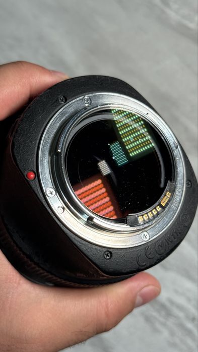 Canon EF 85mm f/1.2L II USM