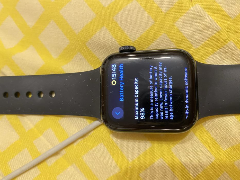 Apple Watch SE 40 mm GPS, Aluminiu, Negru (Midnight/Space Gray), curea sport neagră