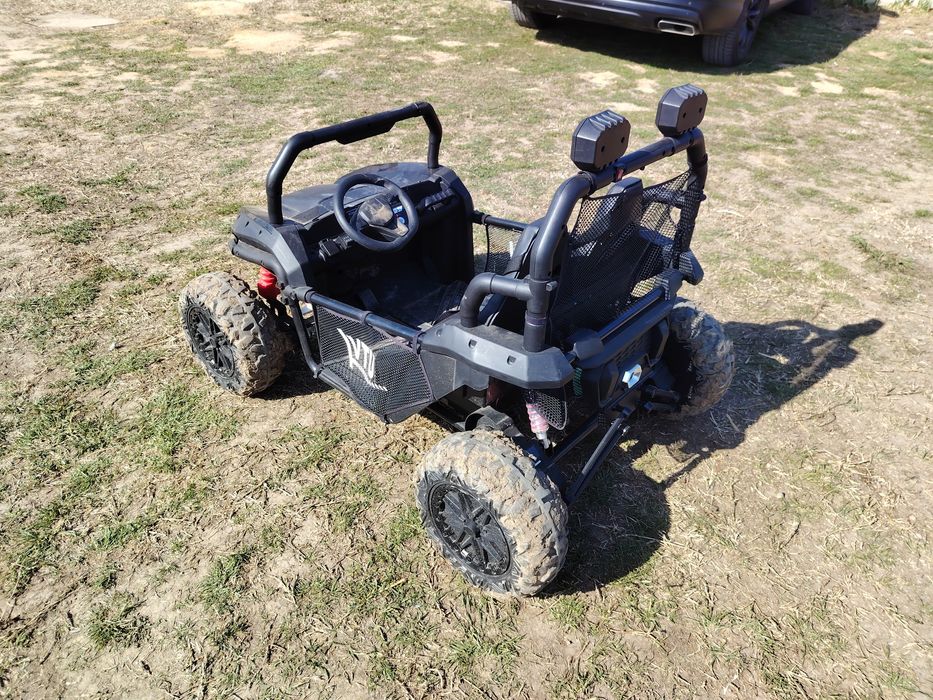 Mașina electrică 4x4 pt copii cu telecomanda cu 4 motoare