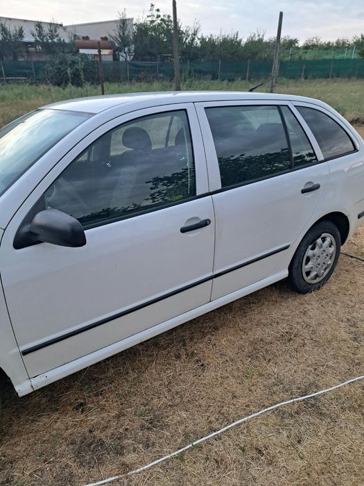 Skoda Fabia Combi 1.2 benzină, 2006 – pentru dezmembrări – 400 €