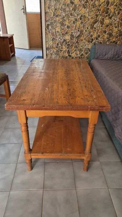 Дървени мебели- маса, столове, шкафове, гардероби