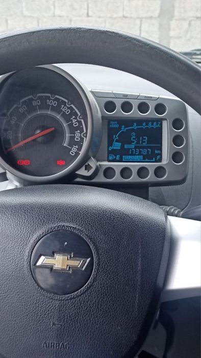 Spark.2011-yil Rangi Oq