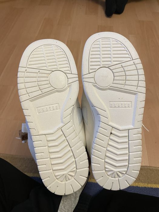 Нрвый кросовки