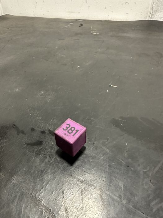 Releu 381 Audi A6 A4 vw Golf 4 Passat B6 Golf 5 | 431951253G