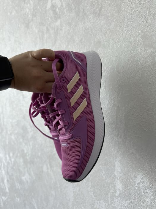 Женский кроссовки