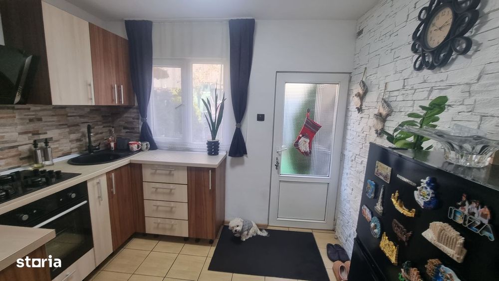 Apartament la casă zonă liniștită