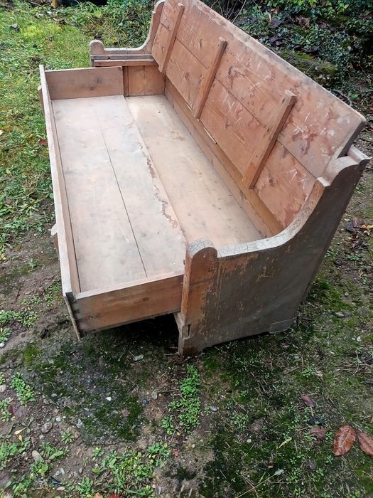 Canapea și banca veche