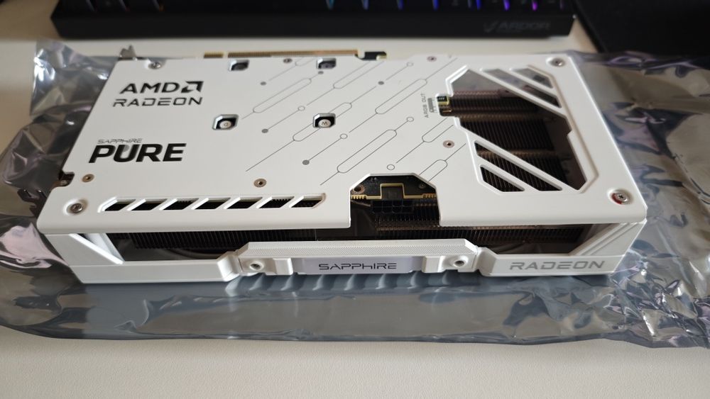 Видеокарта Sapphire RX 9060 XT 16GB