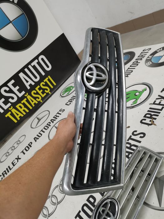 Grila centrala radioator toyota avensis 2005/2004/2006