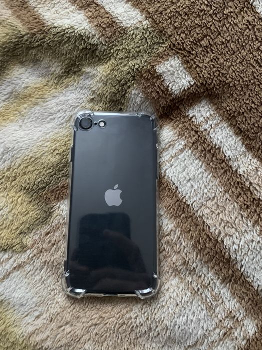 Продам или обменяю iPhone SE2 128ГБ