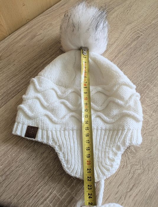 Căciulă albă cu lână RADO