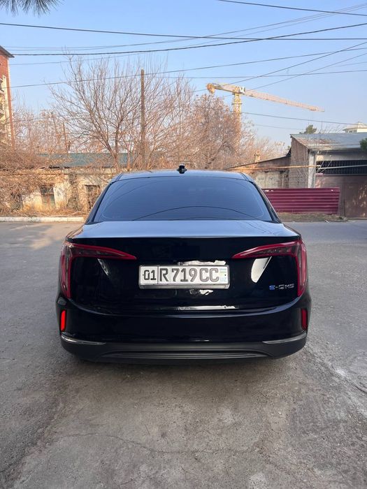 Hongqi eqm5 2024 yil 450 km