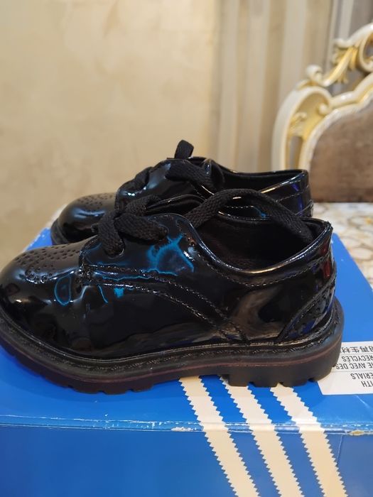 Официални обувки на Zara