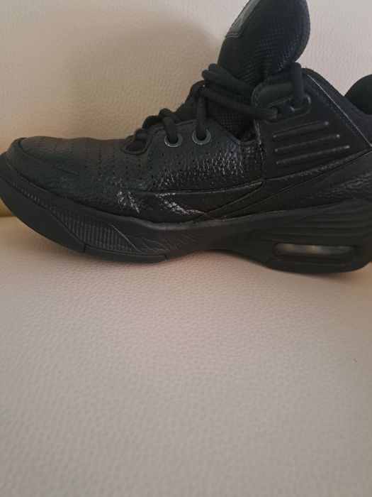 Adidasi sport Nike Air nr 35 impecabili din piele