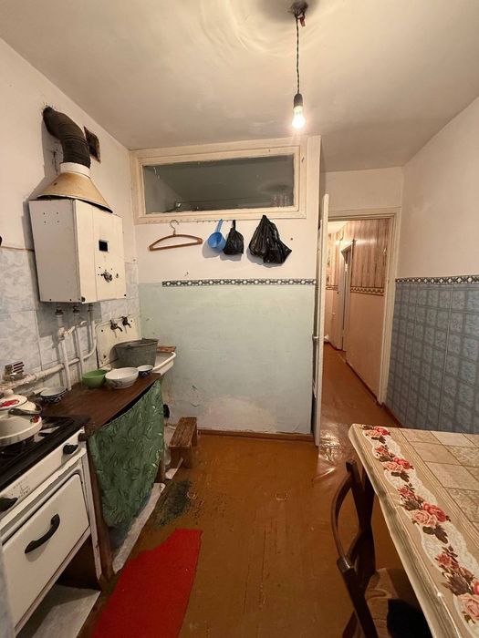 Срочно продаётся 2- комнатная квартира на Чирчике.