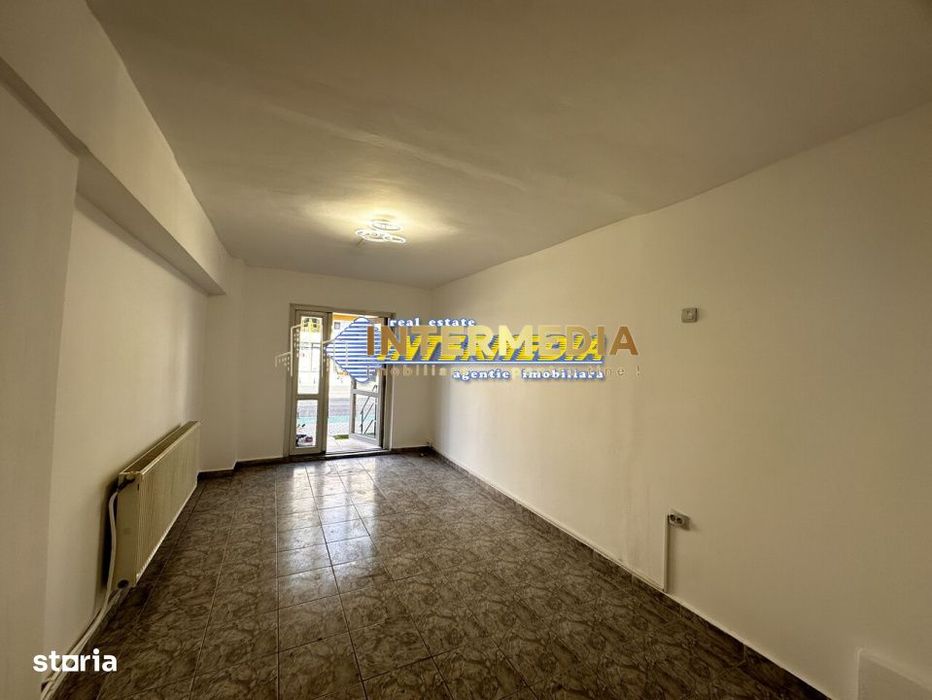 INCHIRIERE Spatiu Comercial CETATE Bulevard 34 mp. Centrala Termopane