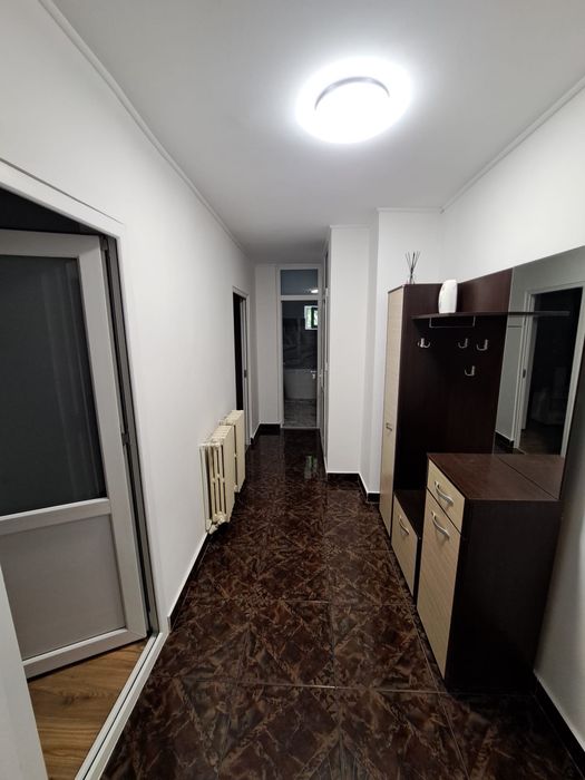 Închiriez apartament 2 camere în Mangalia – loc de parcare