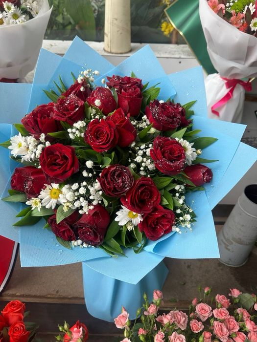 tabiy buket gullar atirgul dostavka kelin gul