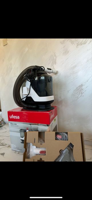 Перяща прахосмукачка за тапицерия и петна Ufesa Eden 600W / 15kPa
