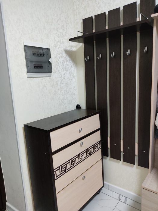 Вешалка и обувница