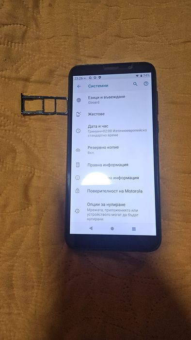 Motorola Moto E6 play Моторола и три нови стъклени протектора
