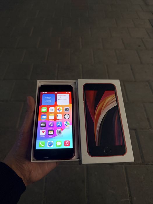 IPhone SE 2020/128Gb - В отличном состоянии