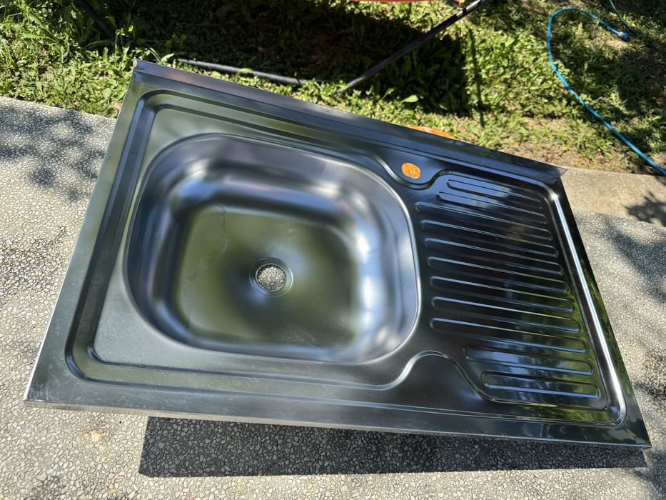 Бордова кухнеска мивка