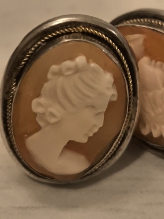 две  обеци за уши са с рамка от сребро 800 камея