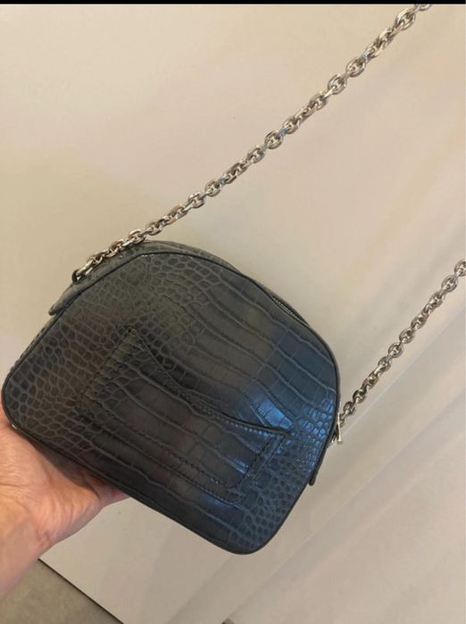 Женская сумкочка с длинной ручкой .