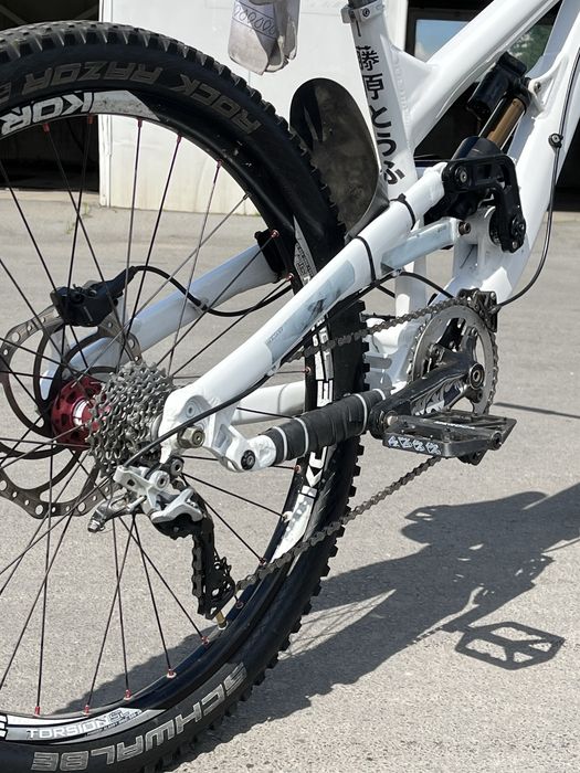 Bicicleta YT TUES