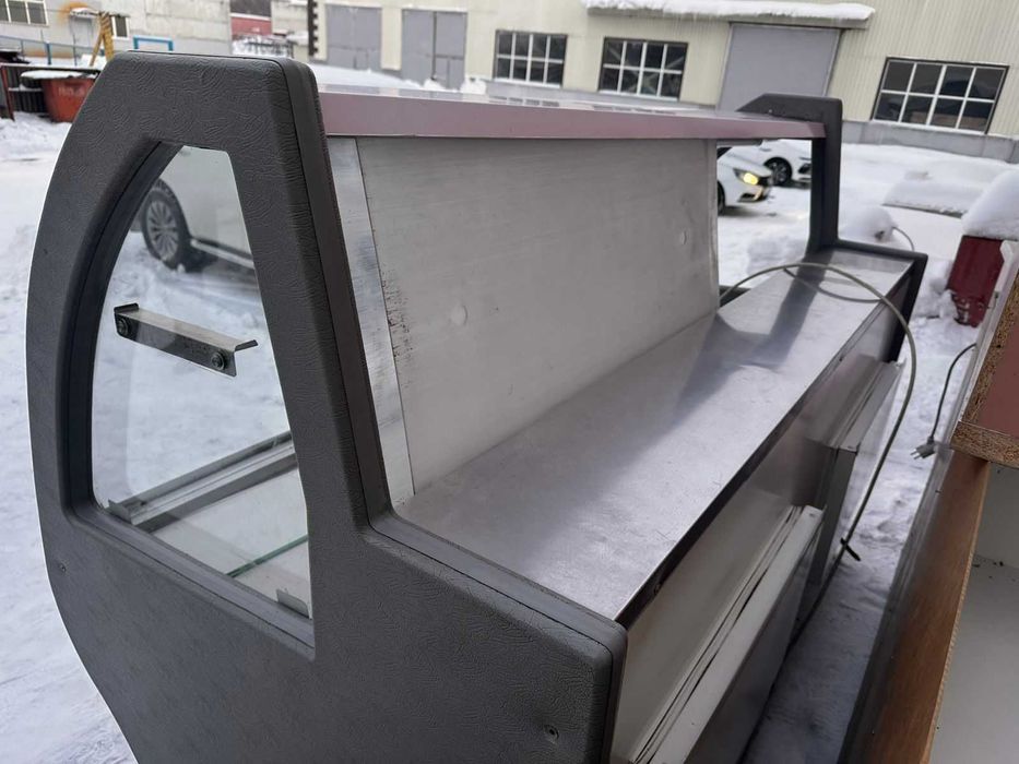 Продам холодильную витрину