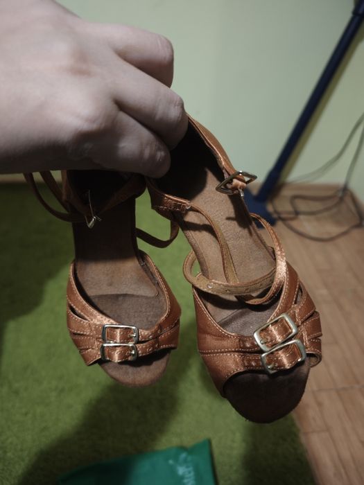 Туфли для девочек танцевальные размер 27-28