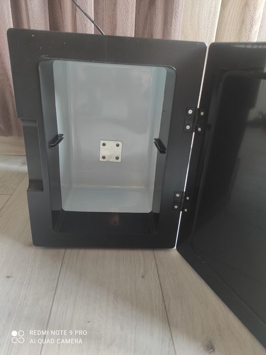 Мини хладилник на 12 и 220 волта