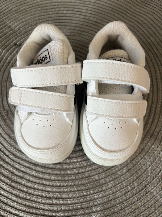 Vând adidasi Adidas