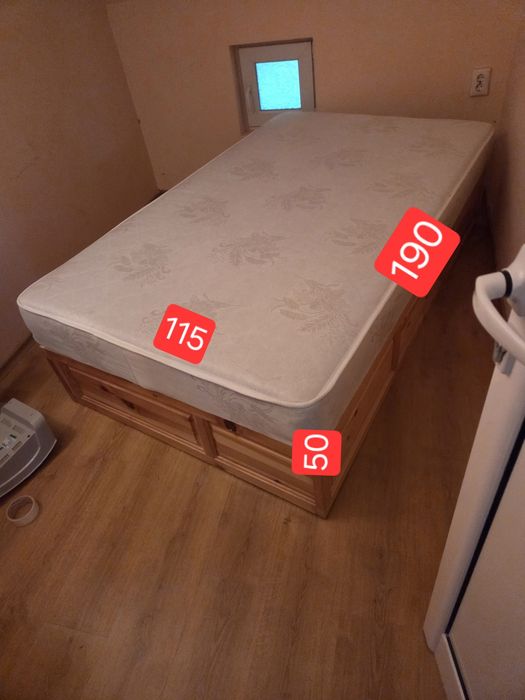 Дървено легло с матрак/РЕЗЕРВИРАНО/