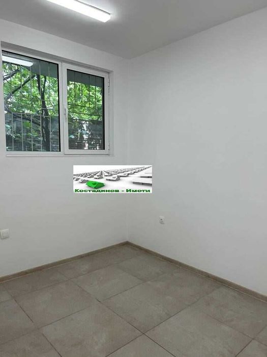 Дава се под наем Магазин в Пловдив, Кючук Париж - 60 кв.м за 548.25 € - Снимка #3