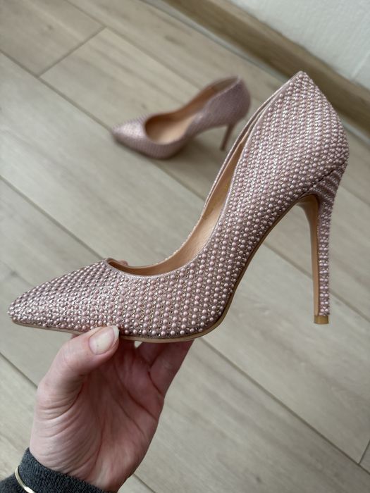 Туфли стразные новые 37 размер