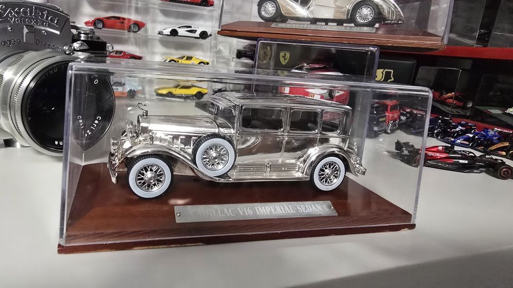 Cadillac V16 Imperial Sedan - Silver Cars collection