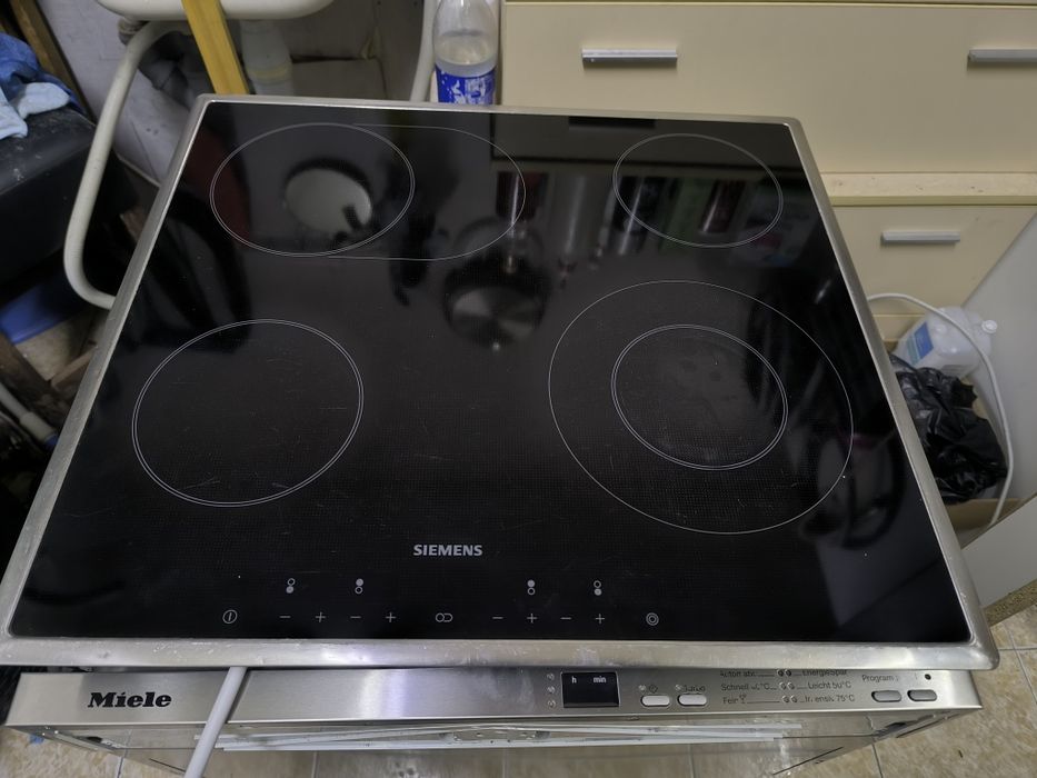 Фурна с керамичен плот Siemens ET 735501