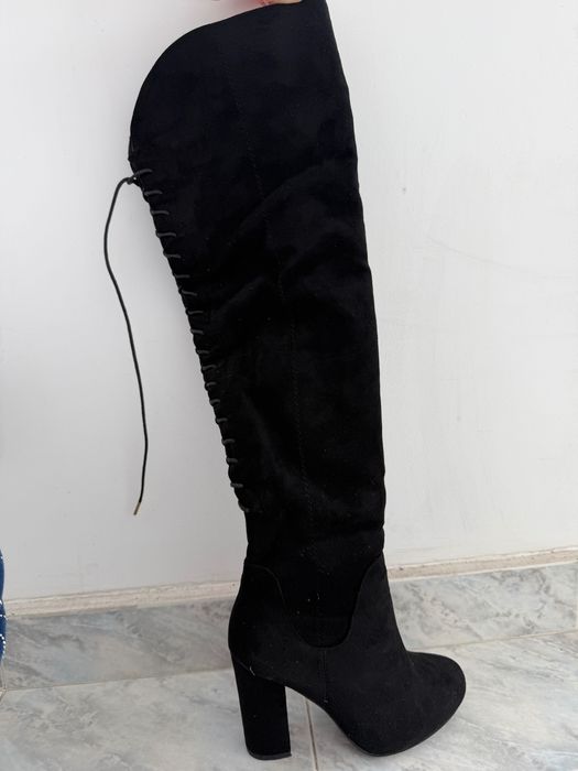 Елегантни чизми на токче