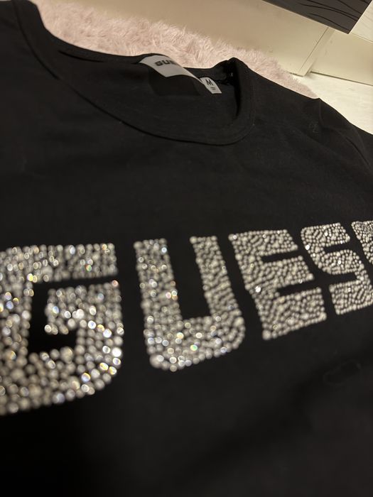 Тениска с камъчета Guess